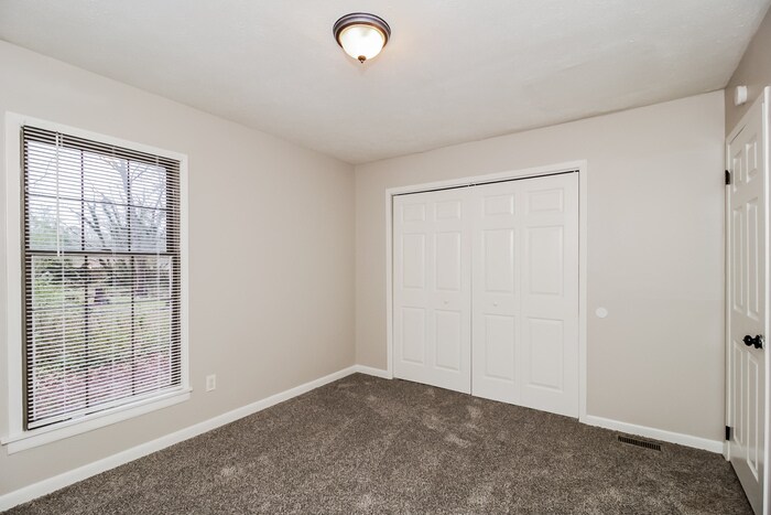 Building Photo - 1928 Leatherleaf Dr SW