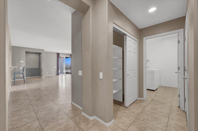Building Photo - 2419 Balgavies Ct