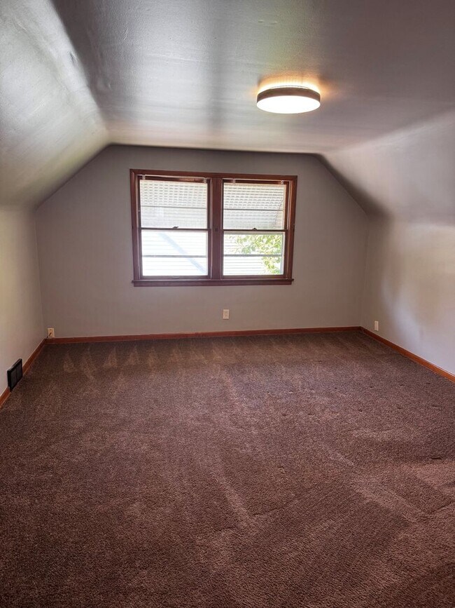 Building Photo - 23901 Puritan Ave