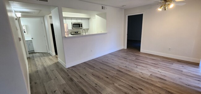 Building Photo - Silverado Ranch Condo!