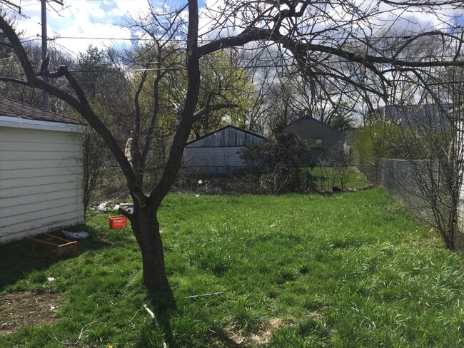 Building Photo - 3 Bedroom Single Family Home