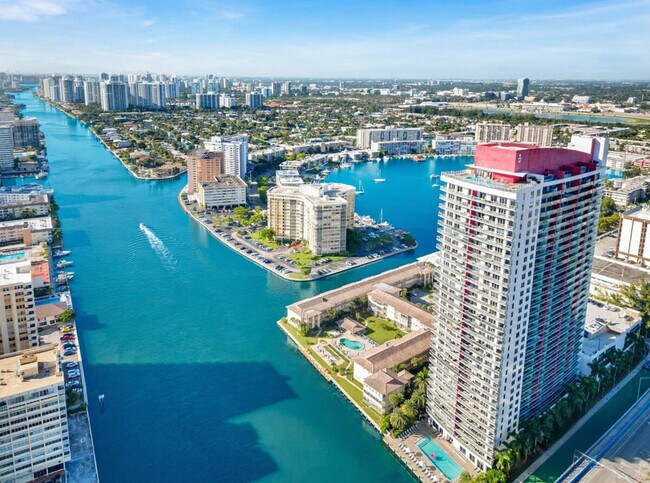 Building Photo - 2602 E Hallandale Beach Blvd