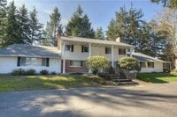 Building Photo - Townhouse in Desirable University Place Ne...