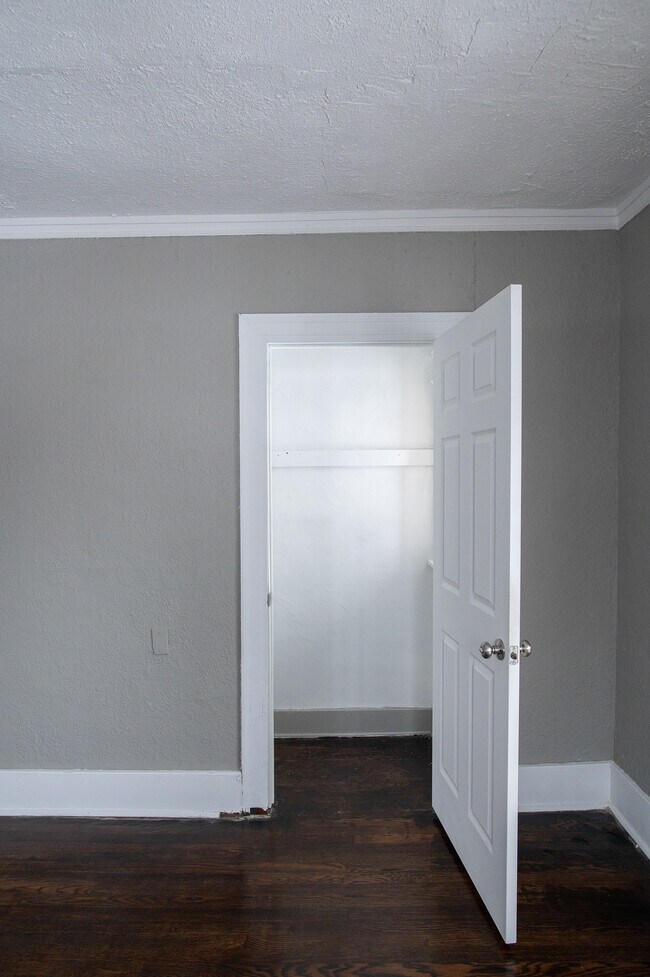 Building Photo - 501-503 W Norman