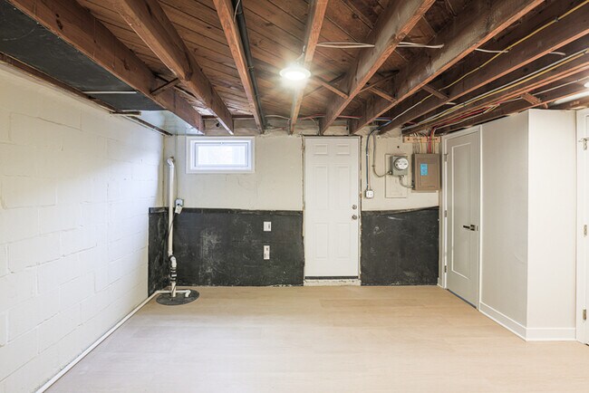 Building Photo - 3 Bedroom Complete Rehab