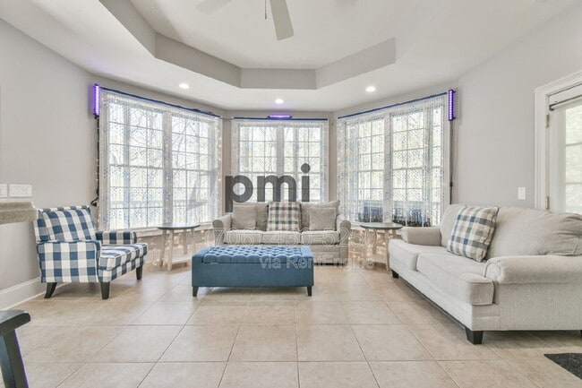 Building Photo - 373 Dach Bruche Gasse