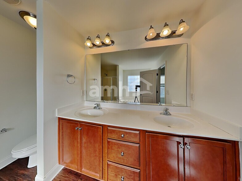 Building Photo - 1018 Forest Way Ct