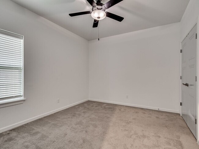 Building Photo - 4 Bedroom + Yukon Schools