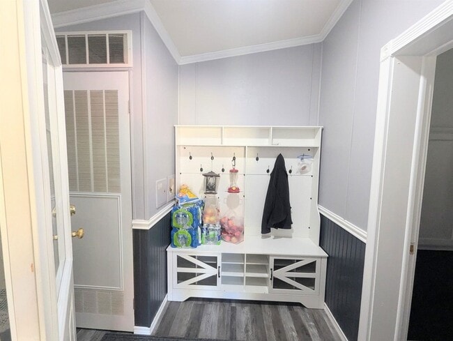 Building Photo - 43 Crestwood Dr