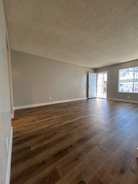 Building Photo - 656 Sunnyside Ave