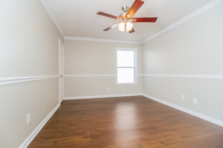 Building Photo - 801 Brooksdale Dr