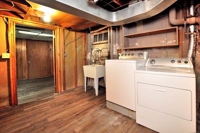 Building Photo - 19 Seneca Rd