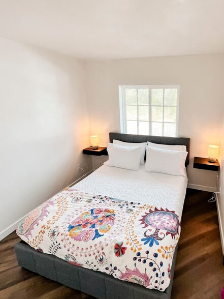 Building Photo - 898 Veronica Springs Rd