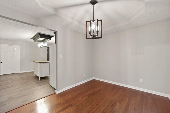 Building Photo - 180 Lilly Ln