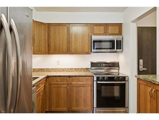 Building Photo - 78 10th St E