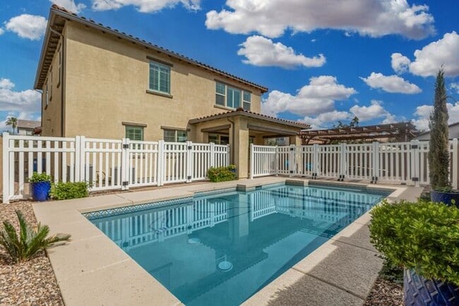 Building Photo - Beautiful Gilbert home located in the desirable Windhaven community!