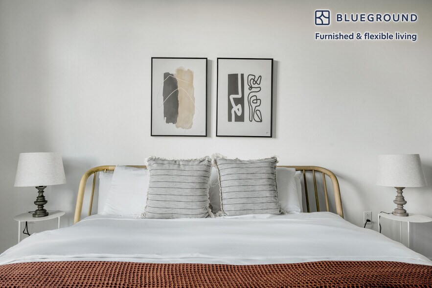 Building Photo - 690 Long Bridge St