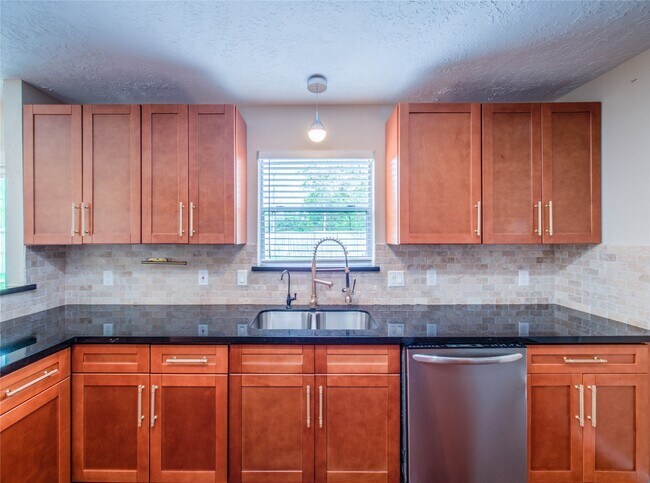 Building Photo - 13618 Woodspire Dr