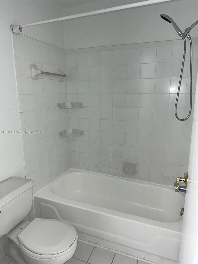 Building Photo - 991 Sevilla Cir