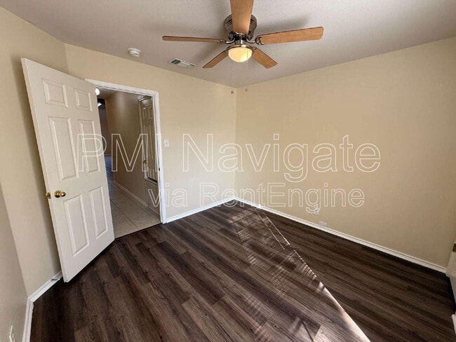 Building Photo - 827 Visor Dr