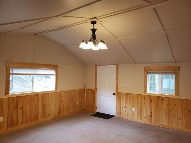 Building Photo - 2BDR/1BA Single-level Newly remodeled house in the country off of Rocky Point Rd.