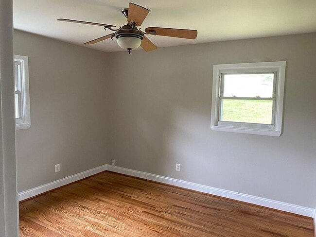 Building Photo - Spacious 5BR/2BA Single Family | Fresh Paint + New Carpet | New Kitchen Floor | Huge Yard + Deck