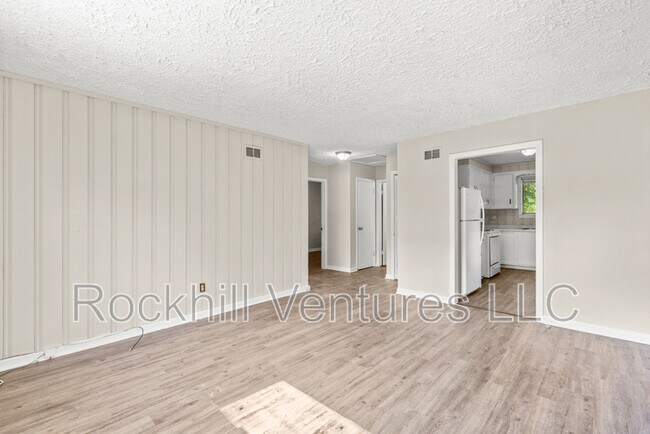 Building Photo - 6 Ronnie Ave