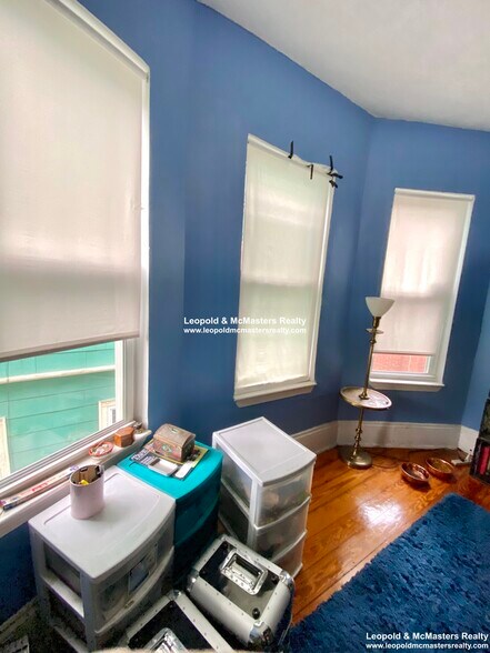 Building Photo - 102 Sydney St