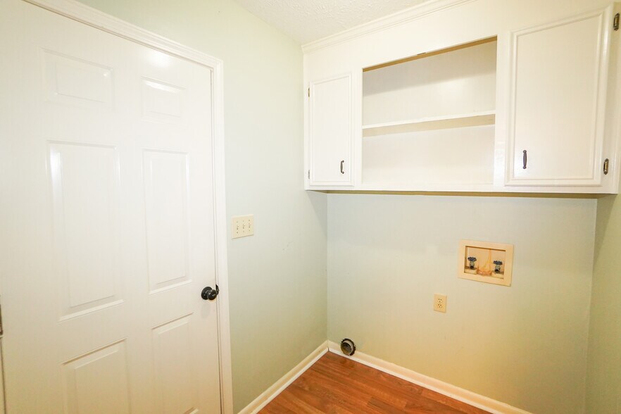 Building Photo - 325 Mockingbird Ln