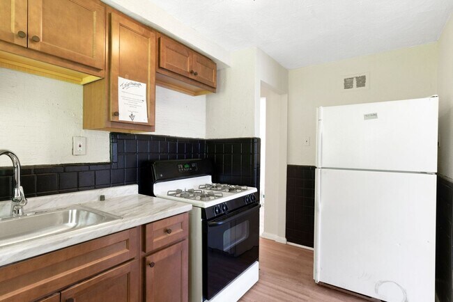 Building Photo - 8135 Bloom Dr