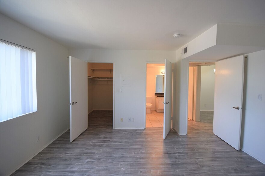 Building Photo - 6401 Riverton Ave