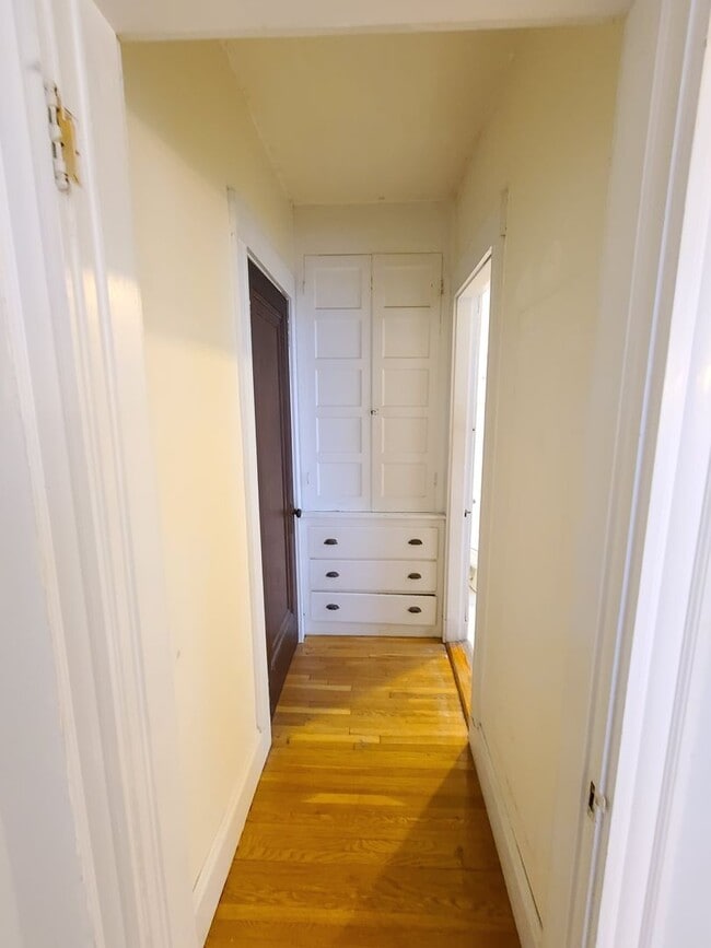 Building Photo - Beautiful unit with amazing Newtonville location available 9/1/26