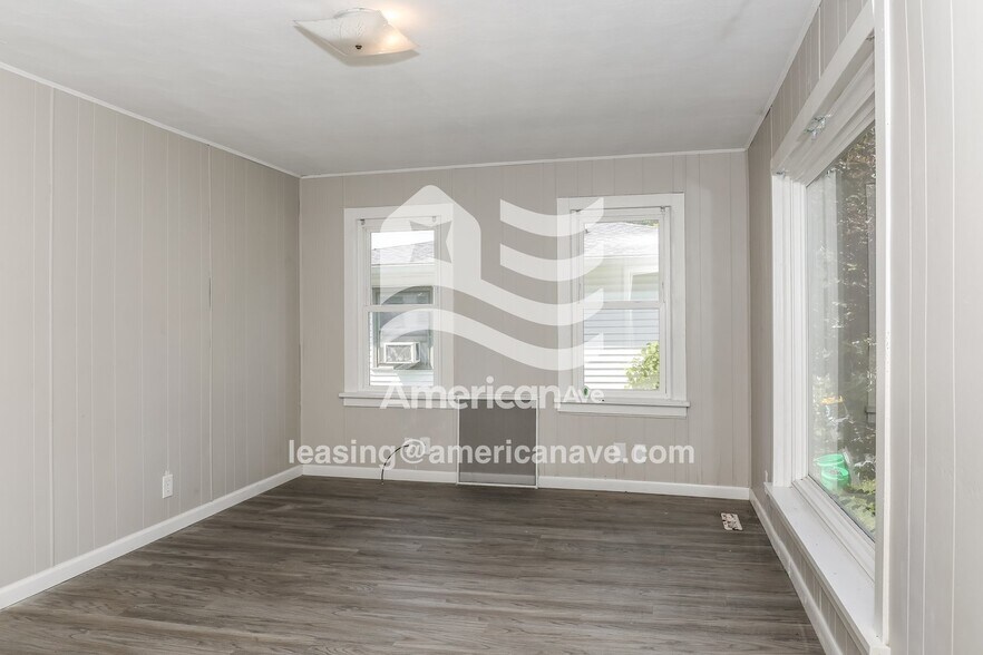 Building Photo - 609 W 33rd St