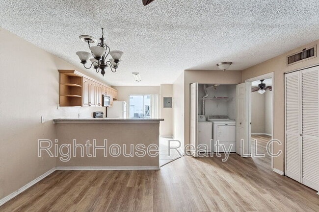 Building Photo - 3651 N Goldenrod Rd