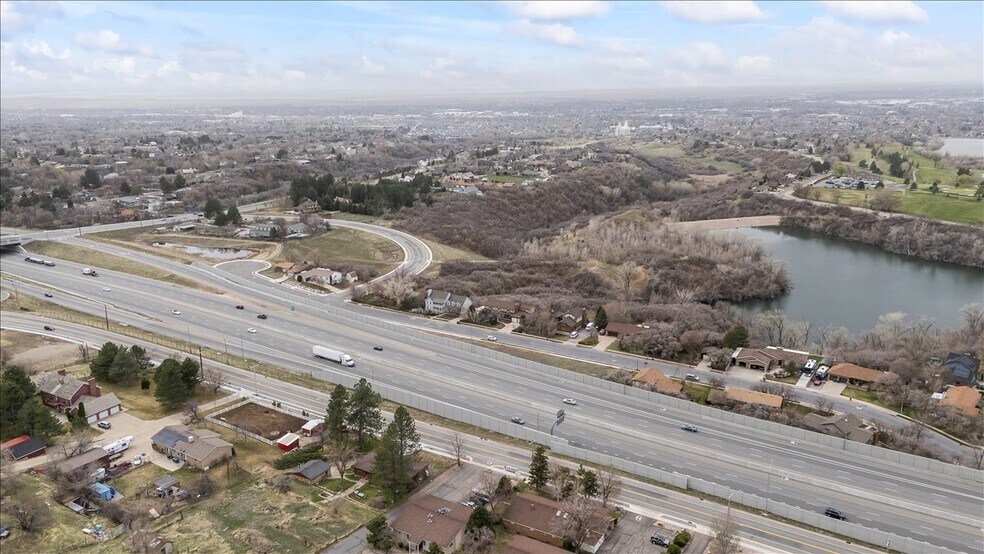 Building Photo - 717 Woodridge Dr