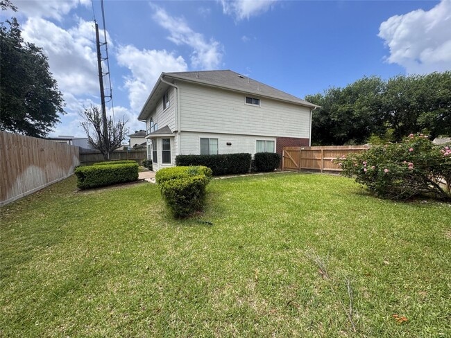 Building Photo - 8530 Regalbrook Dr