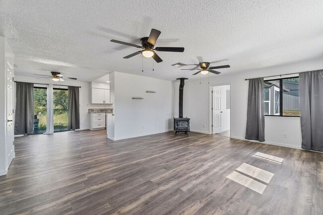 Building Photo - 31331 Auberry Rd