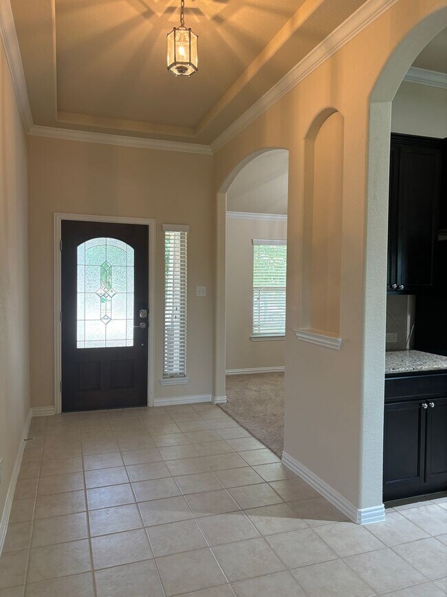 Building Photo - 3/2/2 Ready to Go! Located on the greenbelt!