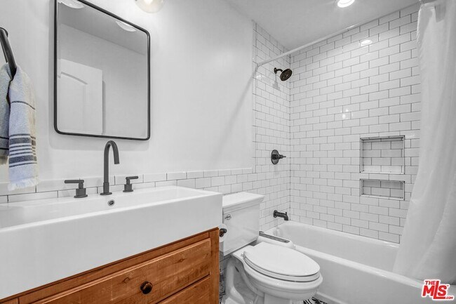 Building Photo - 2855 Dunleer Pl
