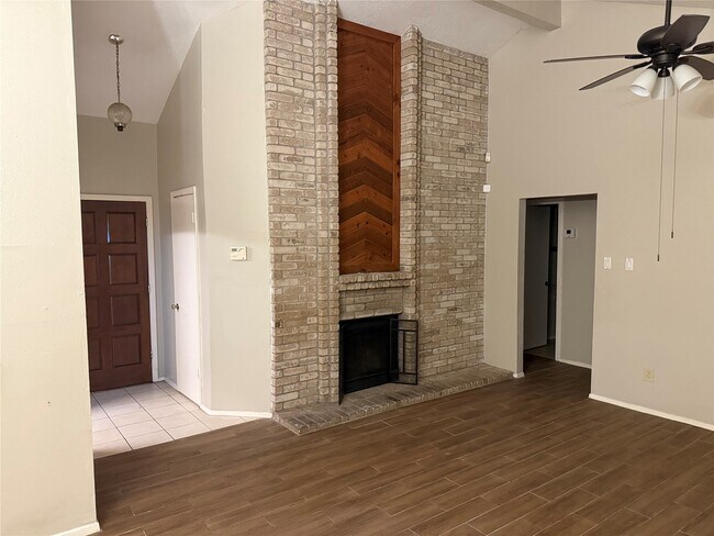 Building Photo - 8426 S Meadow Bird Cir