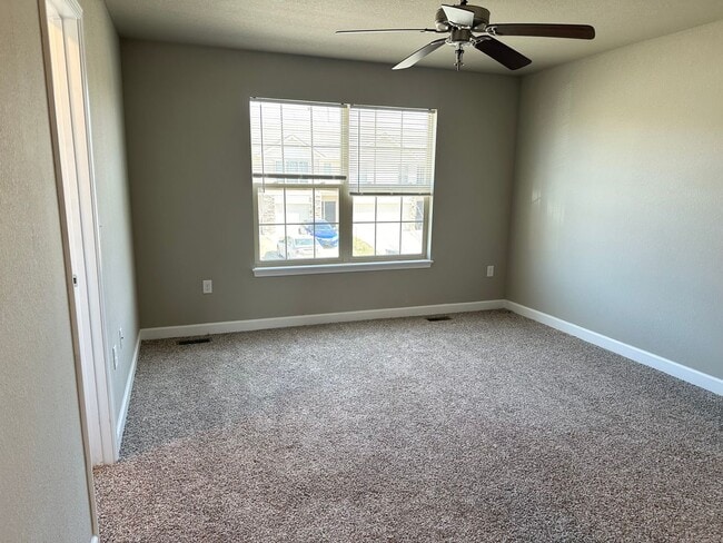 Building Photo - 3 Bed Townhome in Grain Valley