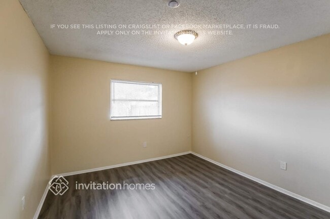 Building Photo - 11450 NW 35th Pl