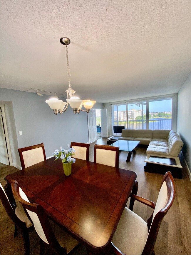 Building Photo - 3091 N Course Dr