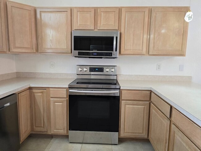 Building Photo - 2511 N Orangewood St