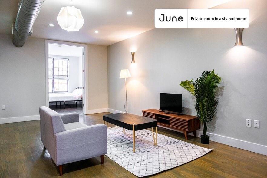 Building Photo - Room in Shared 3 bed/3 bath home