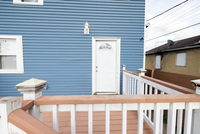 Building Photo - Beautifully Renovated 2-Bedroom Single Fam...