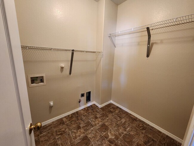 Building Photo - Amazing, Large 3 Bedroom Home in Southwest Albuquerque. Refrigerated Air, 2 Car Garage
