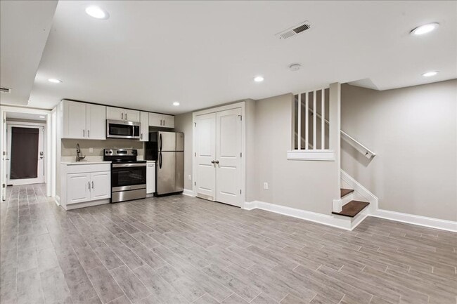 Building Photo - Modern 4BR Home w/ Fireplace, In-Law Suite...