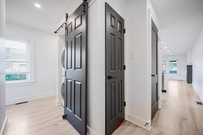 Building Photo - 719 S 17th St