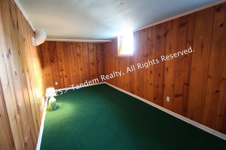 Building Photo - 720 Powers Ave